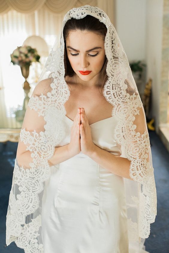 Traditional mantilla veil Traditional mantilla veil with its perfect circular shape.