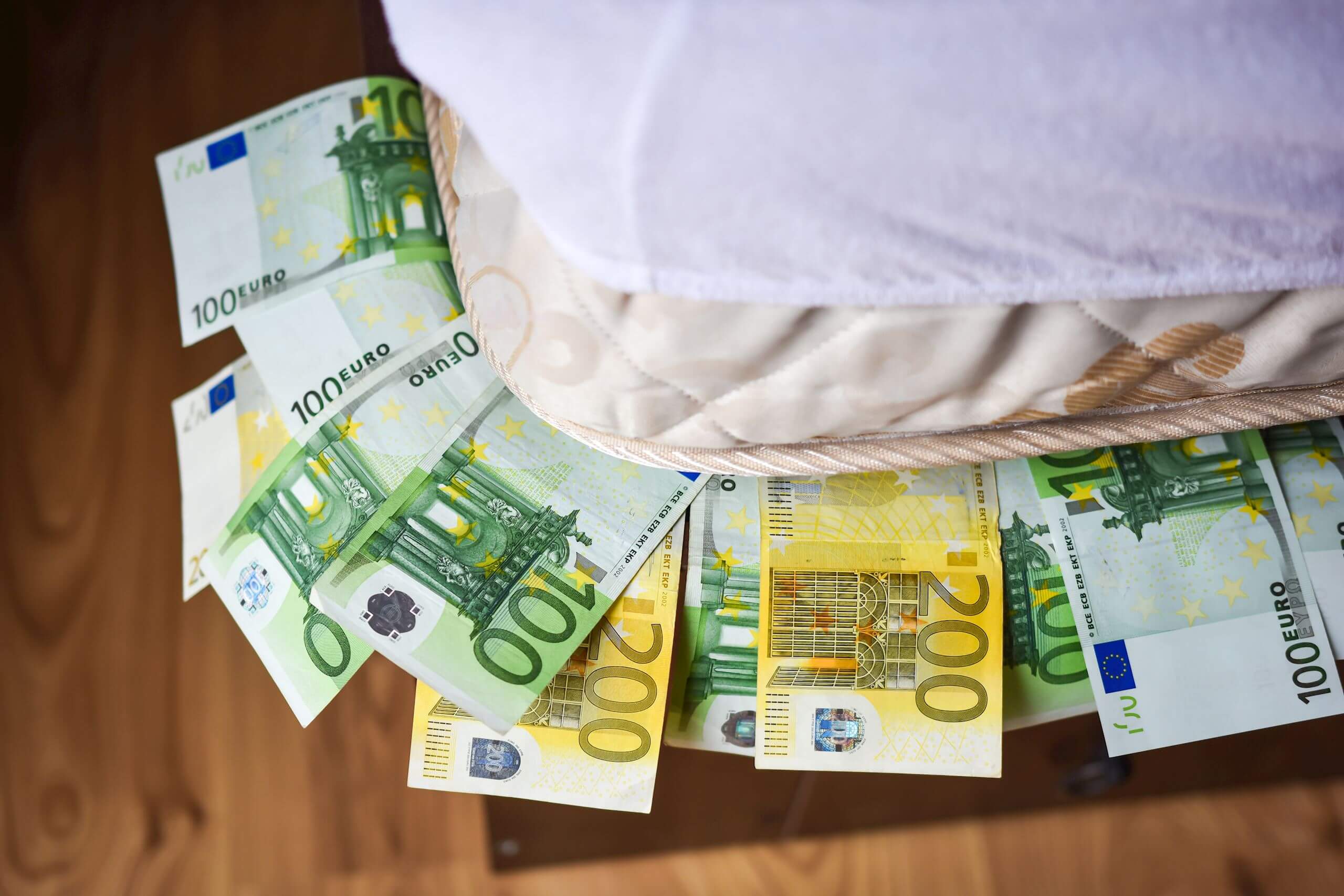 Каждый пятый житель Германии хранит деньги дома