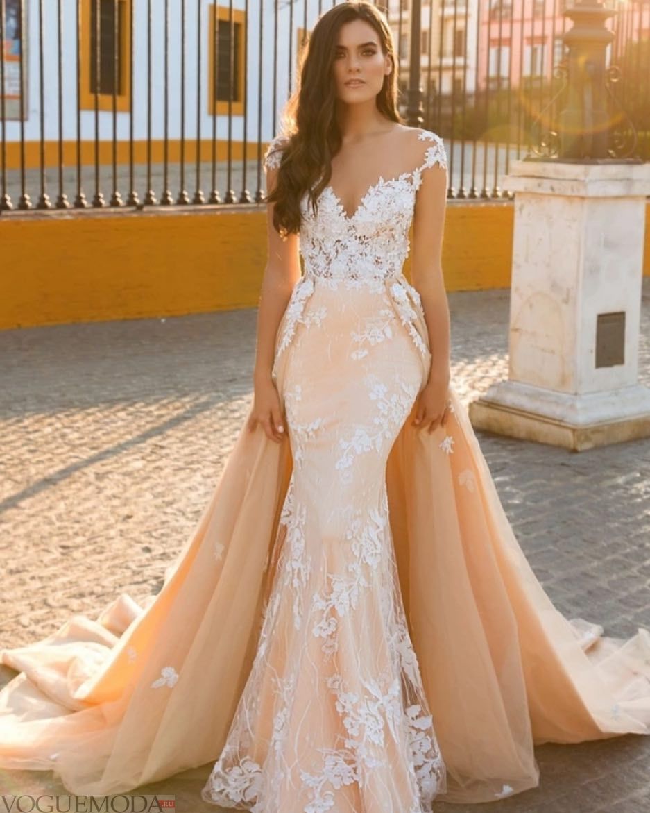 Бежевый шлейф