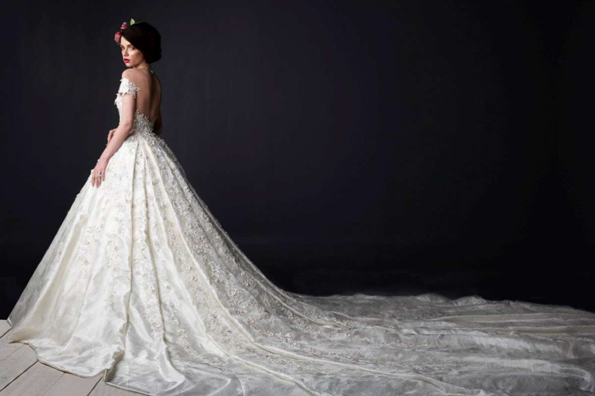 Очень пышные свадебные платья со шлейфом