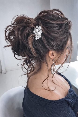 wedding guest hairstyles high updo with loose curls on long hair with pearly accessory tatianasolne4naya