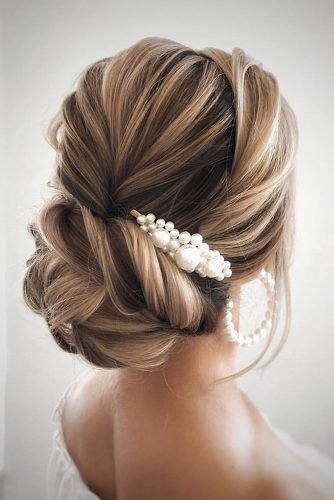 wedding guest hairstyles updo with pearl hair piece juliafratichelli